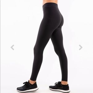 NWOT. Ultracor Ultra High black legging - Small